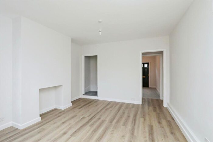 3 Bedroom Terraced House For Sale In Carshalton Road, Norwich, NR1