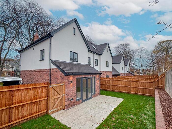 4 Bedroom Semi Detached House For Sale In Kingsbridge Way, Kennett, CB8