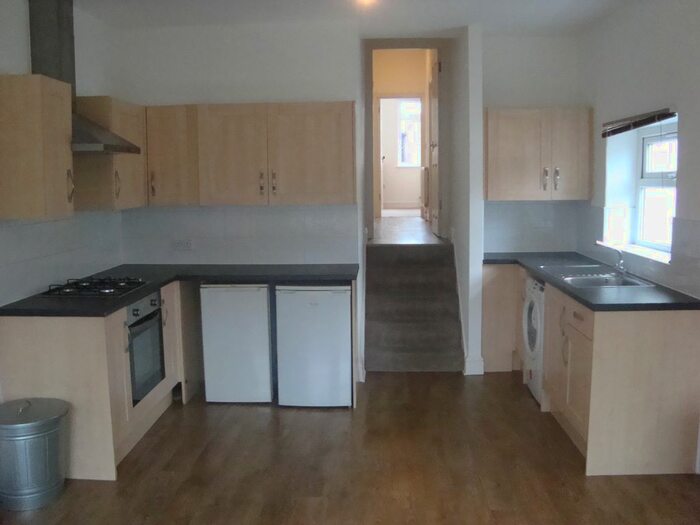 2 Bedroom Flat To Rent In Queens Road, Wimbledon, SW19