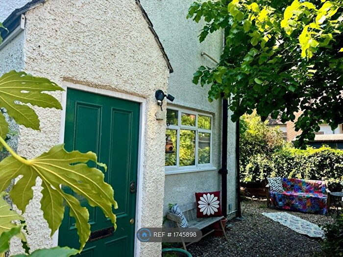 2 Bedroom Semi Detached House To Rent In London, London, SW20