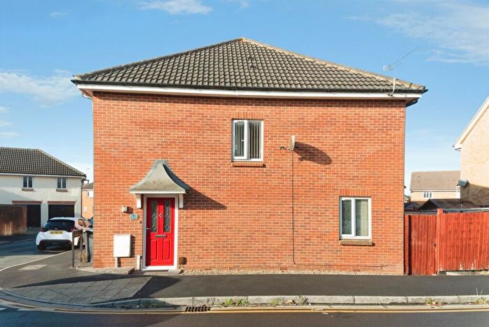 2 Bedroom End Of Terrace House For Sale In Welbeck Close, Swindon, SN3