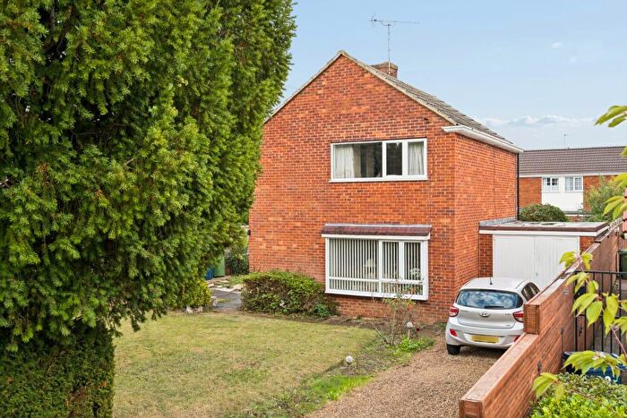 3 Bedroom Detached House For Sale In Glynswood, Chalfont St Peter, SL9