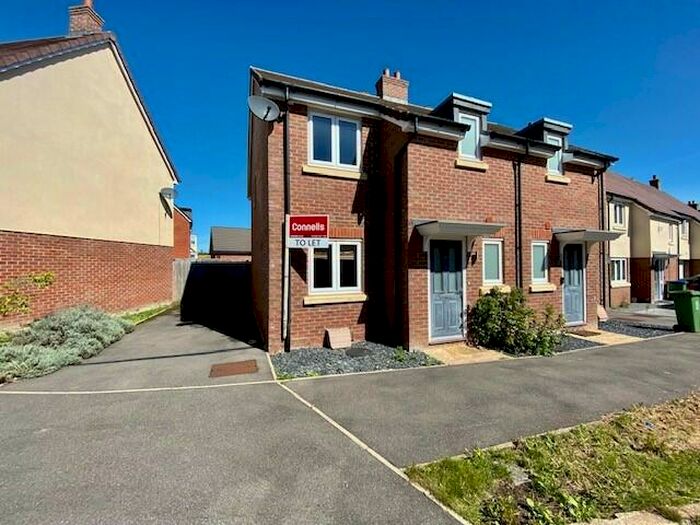 3 Bedroom Semi-Detached House To Rent In Topaz Lane, Berryfields, Aylesbury, HP18