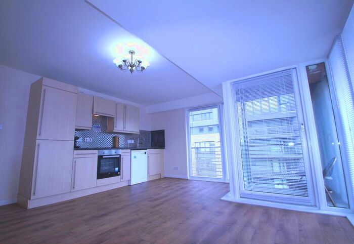 4 Bedroom Apartment To Rent In Wallace Street, Glasgow, G5