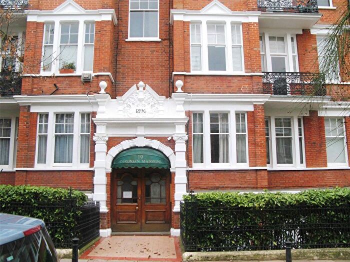 3 Bedroom Flat For Sale In Richmond Hill, Richmond, TW10