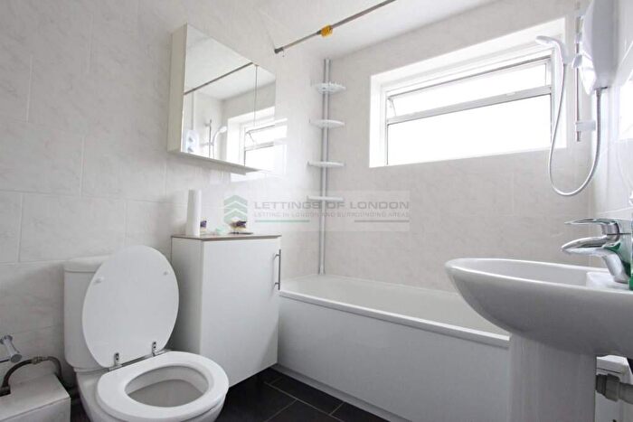 2 Bedroom Apartment To Rent In Bramley Close, London, N14