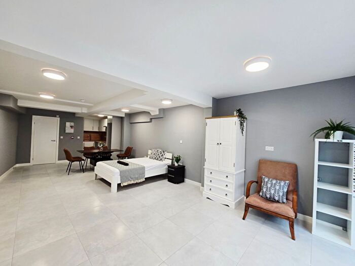 1 Bedroom Flat To Rent In Burnside Road, Becontree, Dagenham, RM8