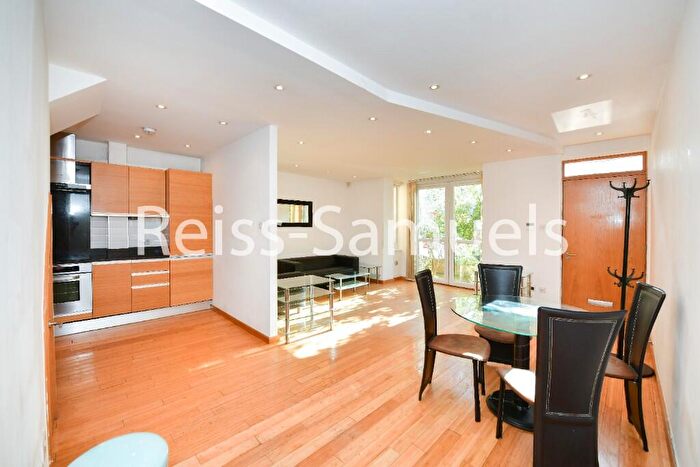 2 Bedroom Duplex To Rent In Westferry Road, Canary Wharf, London, E14