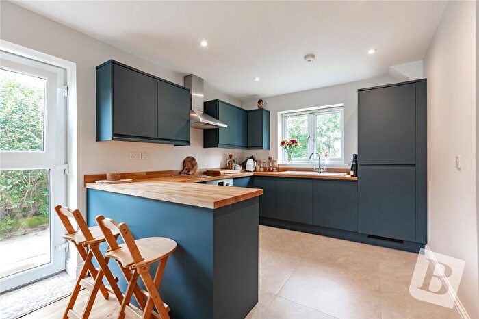3 Bedroom Chalet For Sale In Benets Road, Hornchurch, RM11