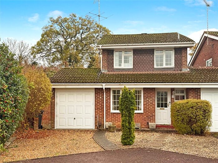 3 Bedroom Link Detached House For Sale In Woosehill Lane, Wokingham, Berkshire, RG41