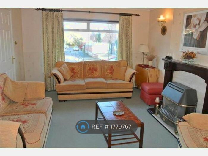 3 Bedroom Terraced House To Rent In Shelfield Close, Coventry, CV5