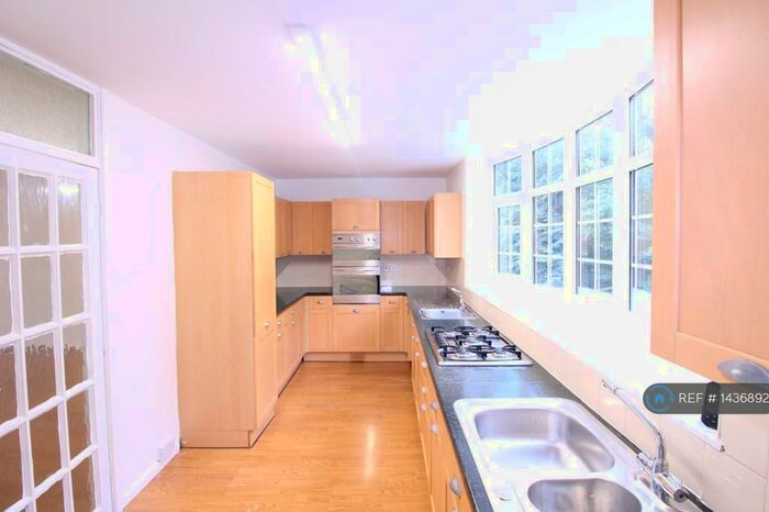 3 Bedroom Terraced House To Rent In Kersal Crag, Salford, M7