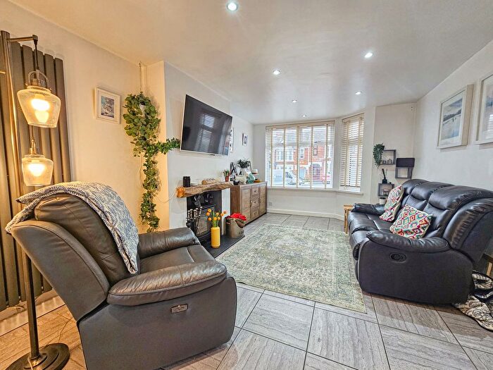 3 Bedroom End Of Terrace House For Sale In Donnington Avenue, Coventry, CV6