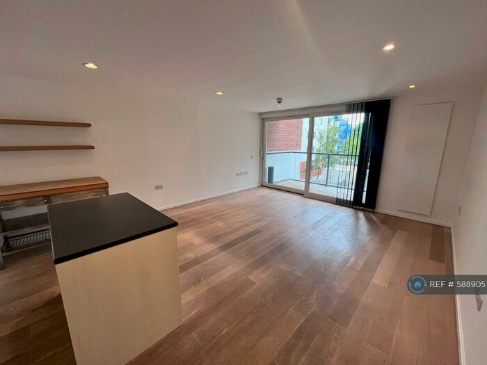 2 Bedroom Flat To Rent In Hertford Road, London, N1