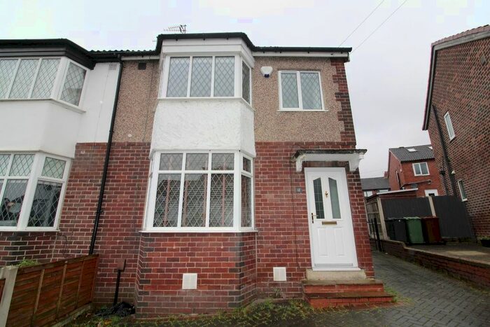 3 Bedroom Property To Rent In Hawthorn Grove, Rodley, Leeds, LS13