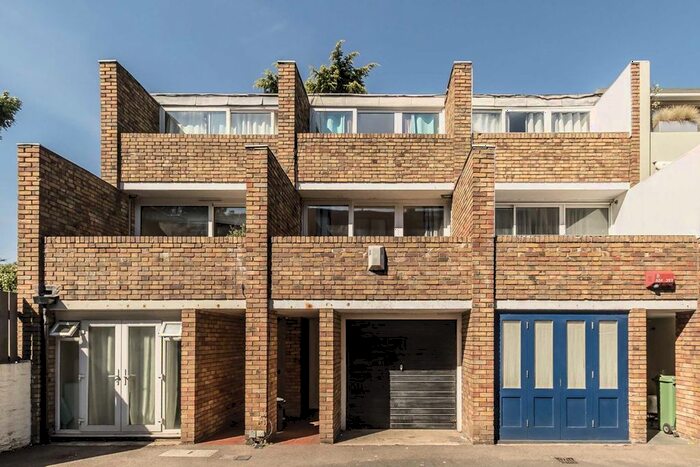 3 Bedroom Property To Rent In Ruston Mews, London, W11