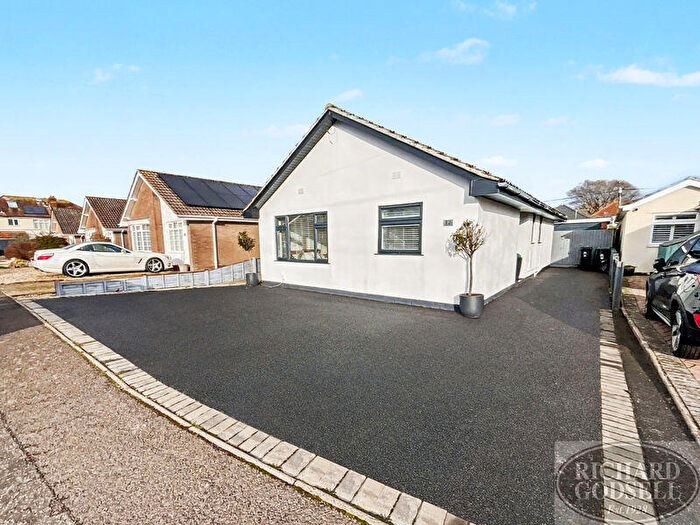 3 Bedroom Detached House For Sale In Christchurch, BH23