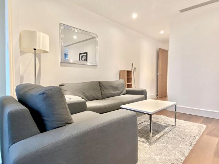 3 Bedroom Flat To Rent In Talisman Tower, Lincoln Plaza, E14