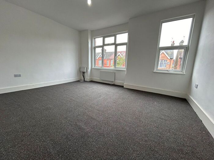 2 Bedroom Flat To Rent In Townsend Road, Southall, UB1