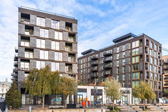 2 Bedroom Flat For Sale In Bradshaw Yard, Brentford, TW8