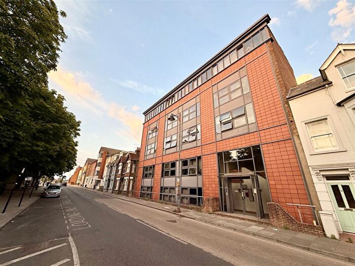 2 Bedroom Flat For Sale In Station Road West, Canterbury, CT2