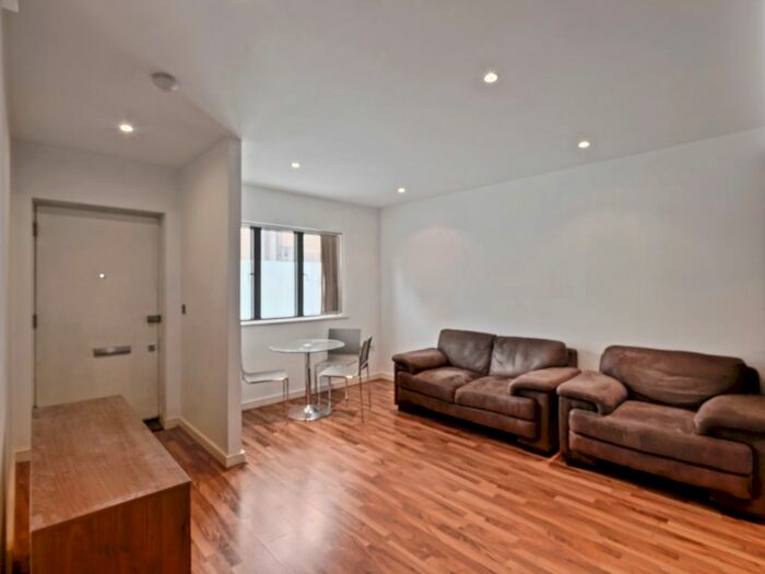 1 Bedroom Flat To Rent In Clayton Crescent, Islington, N1