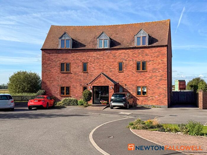 2 Bedroom Flat For Sale In Peacocks Launde, Claypole, NG23