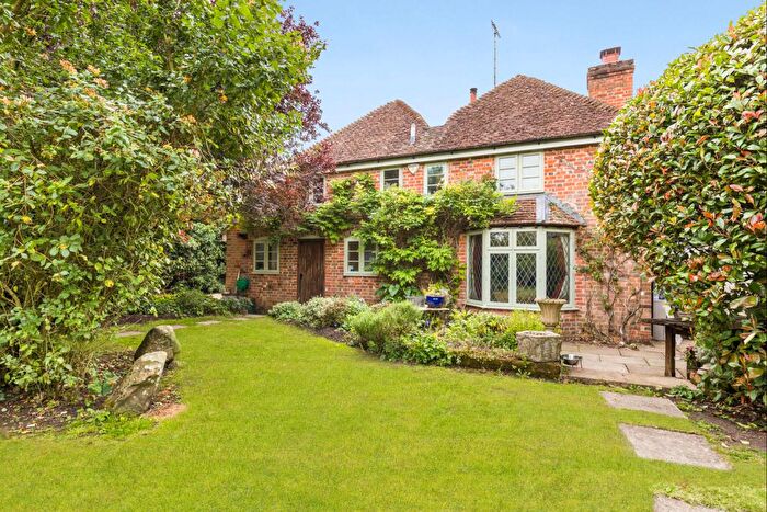 5 Bedroom Semi-Detached House For Sale In East Kennett, Marlborough, SN8
