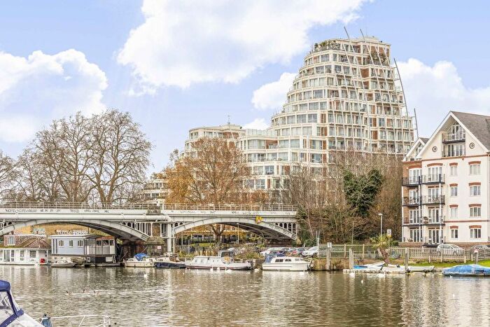 3 Bedroom Flat For Sale In Henry Macaulay Avenue, Kingston Upon Thames, KT2