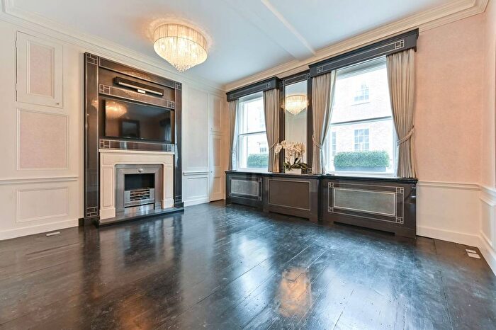 3 Bedroom Maisonette To Rent In Carlisle Street, Soho, London, W1D