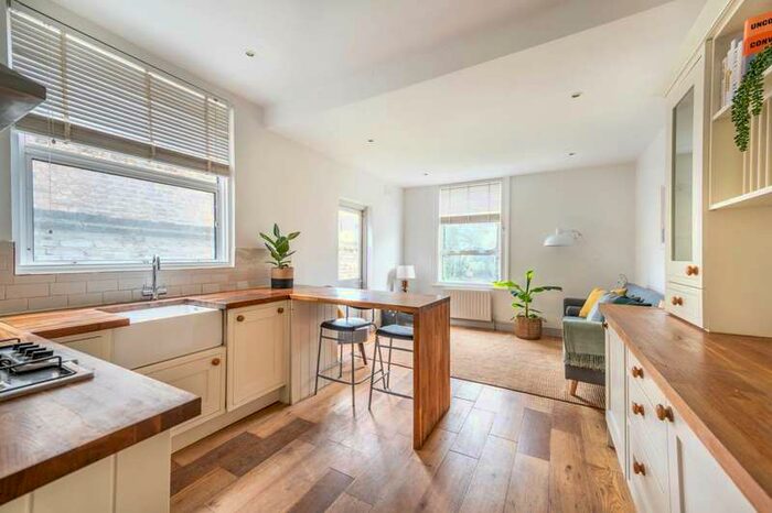 2 Bedroom Flat To Rent In Wendover Road, Willesden, NW10