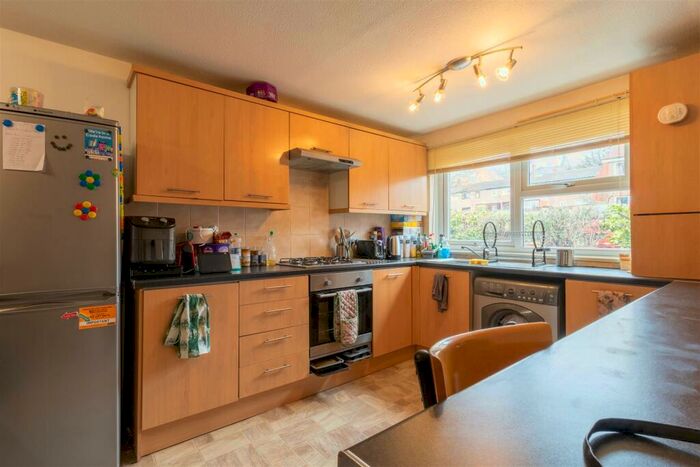 3 Bedroom House To Rent In Kendal Close, Hyde Park, Leeds, LS3