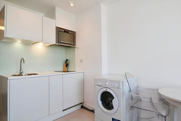 1 Bedroom Flat To Rent In Ingram Street, Leeds, West Yorkshire, Uk, LS11