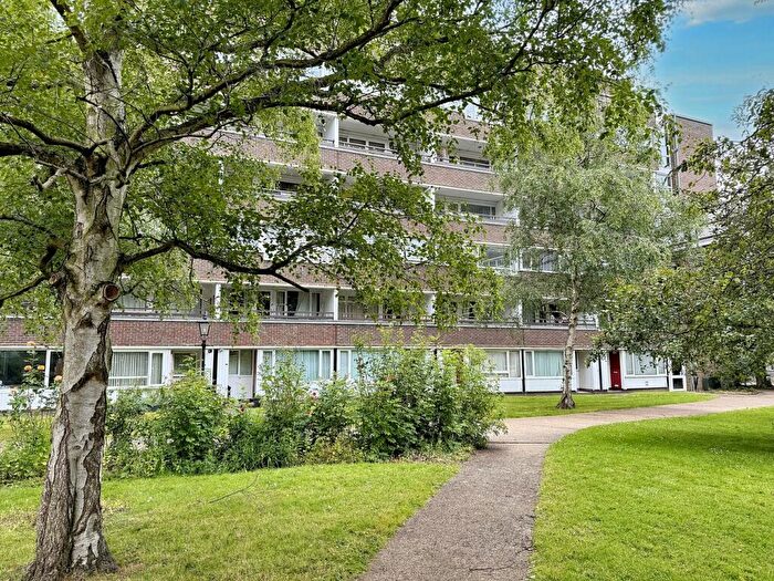 1 Bedroom Flat To Rent In Fair Acres, Bromley, BR2