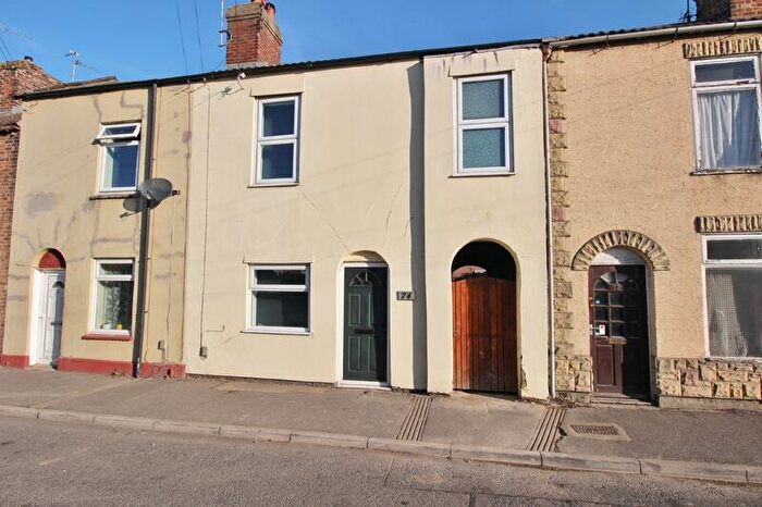 2 Bedroom Terraced House For Sale In Winsover Road, Spalding, Lincolnshire, PE11