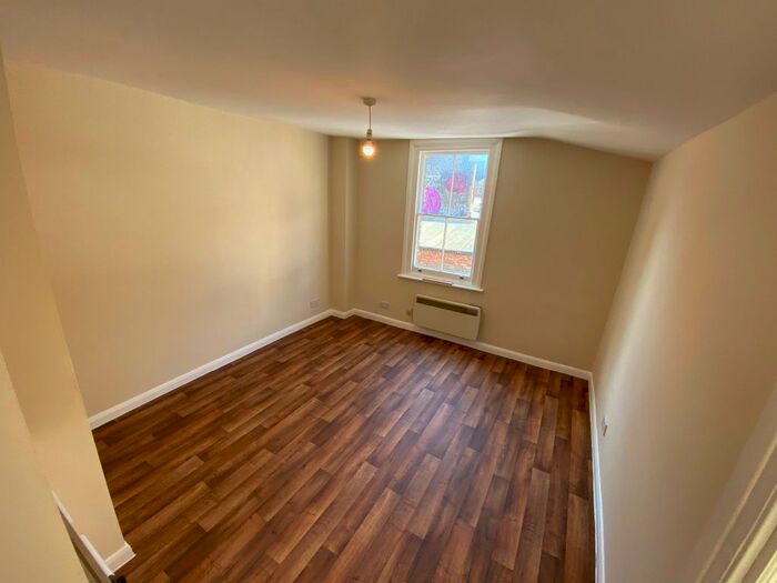 Studio To Rent In Stockwell Road, Stockwell, SW9