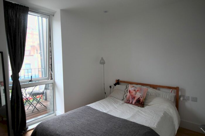 1 Bedroom Flat To Rent In Central Cross Apartments, South End, Croydon, Surrey, CR0