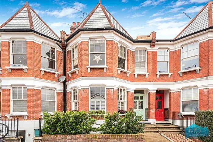 4 Bedroom Apartment For Sale In Nightingale Lane, London, N8