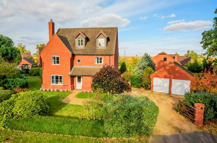 5 Bedroom Detached House For Sale In Red Cedar Road, Bromham, MK43