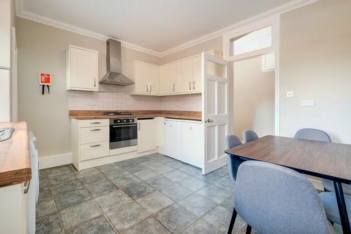 3 Bedroom Flat To Rent In Hagley Road, Edgbaston, Birmingham, B16