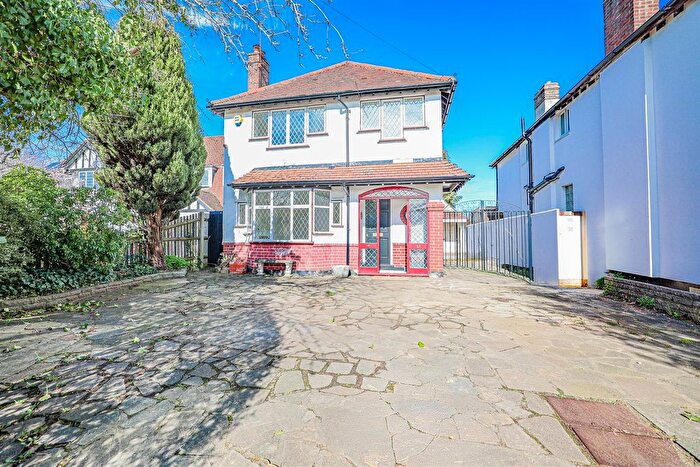 4 Bedroom Detached House To Rent In Adeyfield Road, Hemel Hempstead, HP2