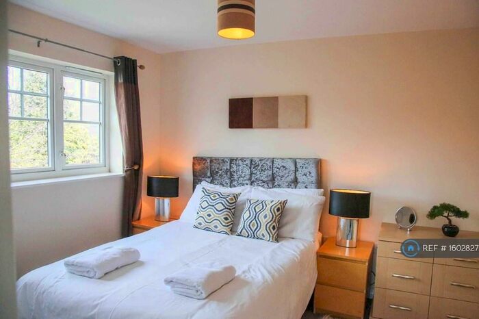 3 Bedroom Semi-Detached House To Rent In Tavistock Way, Leeds, LS12