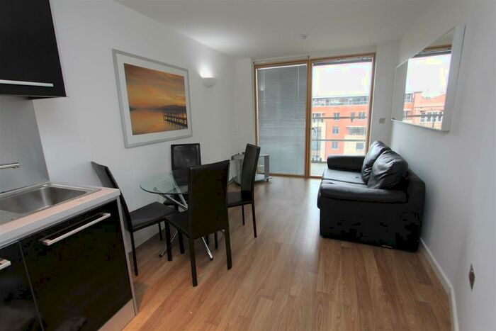 2 Bedroom Flat To Rent In West Point, Wellington Street, LS1