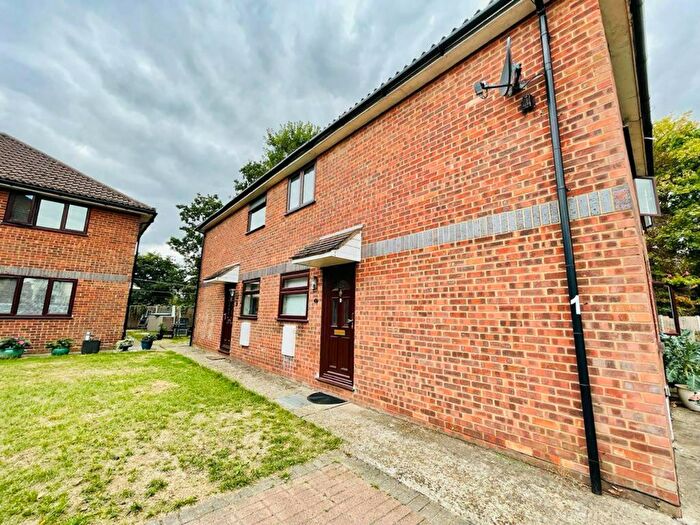 1 Bedroom End Of Terrace House For Sale In Kingsley Court, Brentwood Road, RM2