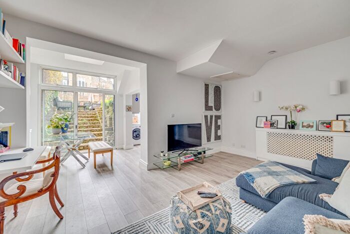 1 Bedroom Flat To Rent In Kempson Road, London, SW6