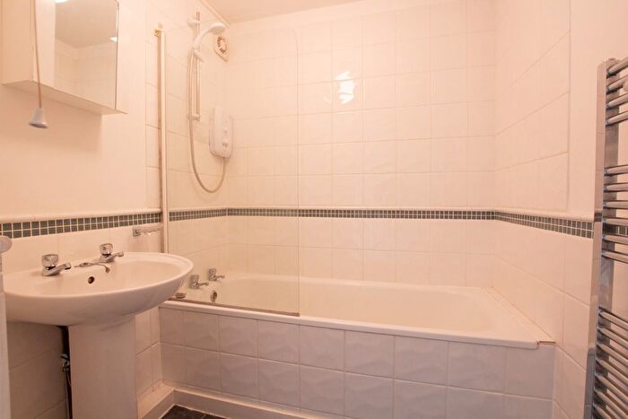 2 Bedroom Flat To Rent In Copperfield, Chigwell, IG7