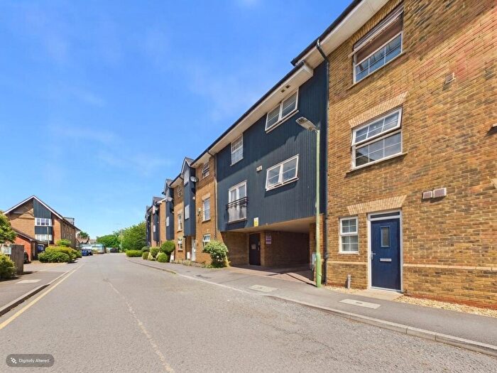 2 Bedroom Apartment For Sale In Fourdrinier Way, Hemel Hempstead, Hertfordshire, HP3