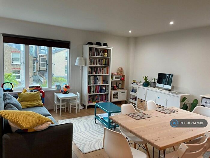 2 Bedroom Flat To Rent In Chatham Road, London, SW11