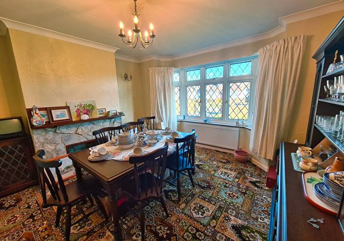 2 Bedroom Detached Bungalow For Sale In Hammonds Way, Southampton, SO40