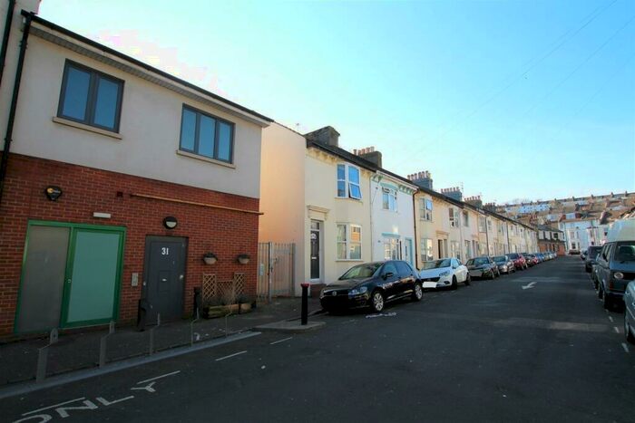 2 Bedroom Flat To Rent In Edinburgh Road, Brighton, BN2